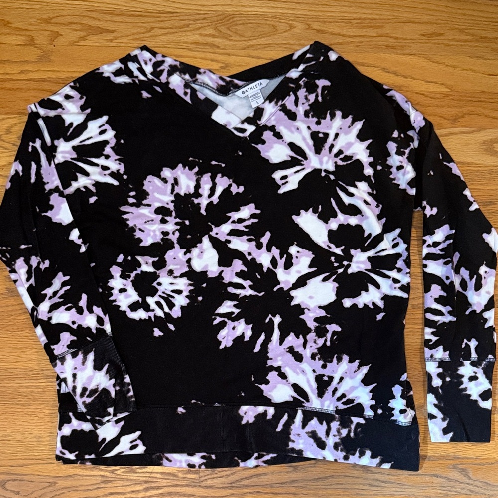 Athleta Coaster Luxe printed v-neck sweatshirt